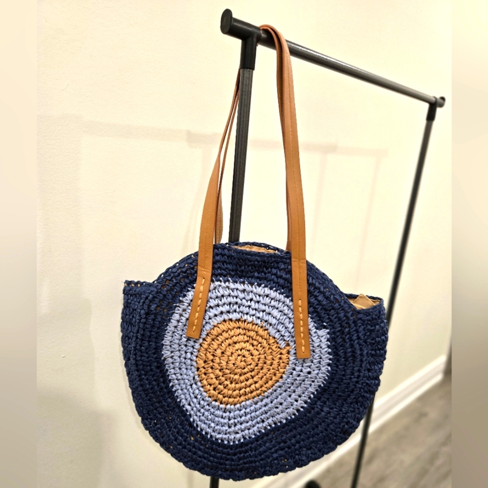 3/20$ - Stylish Blue and Tan Woven Bag